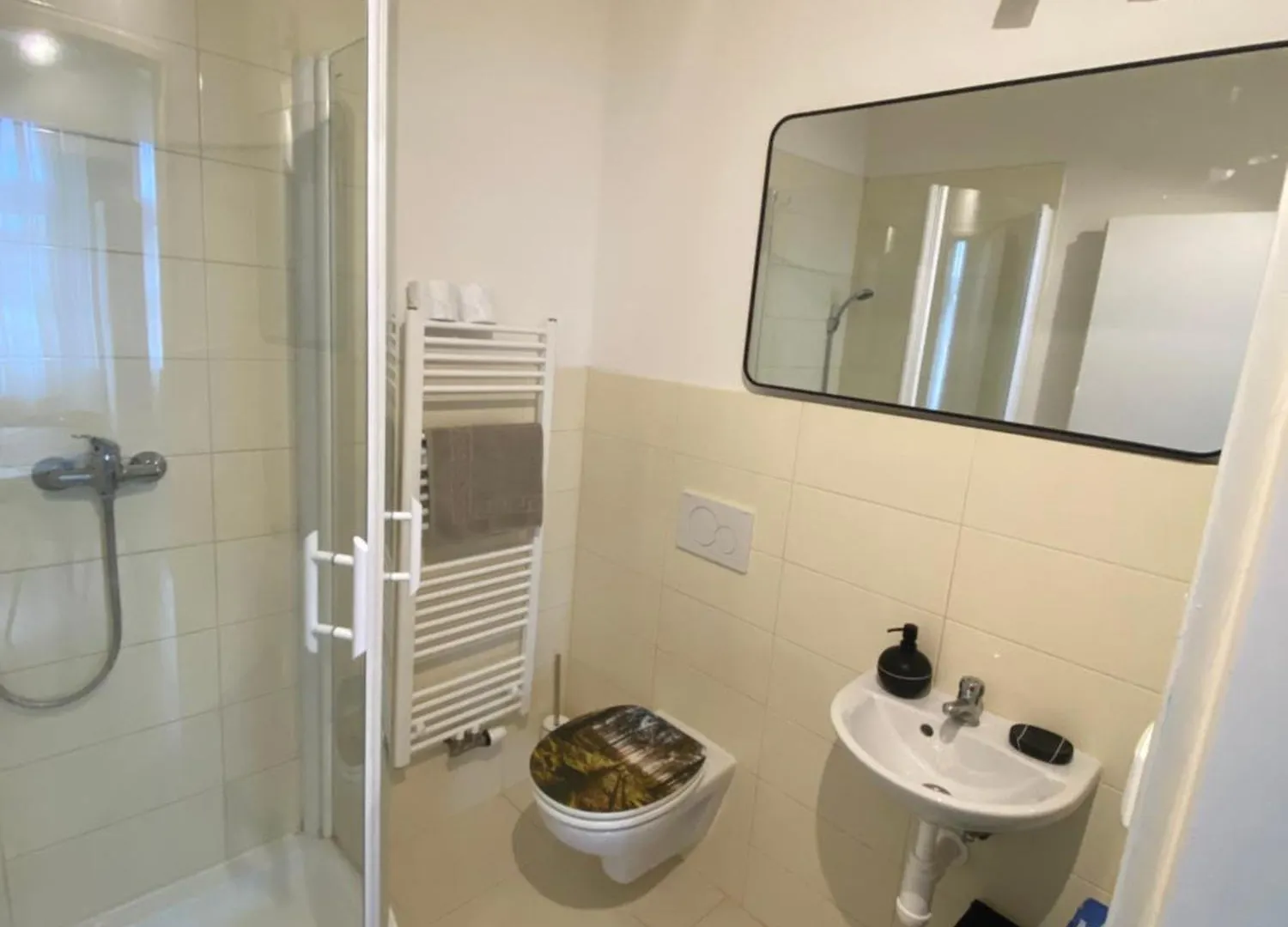 Roomy Apartment Close To Palmovka Prag
